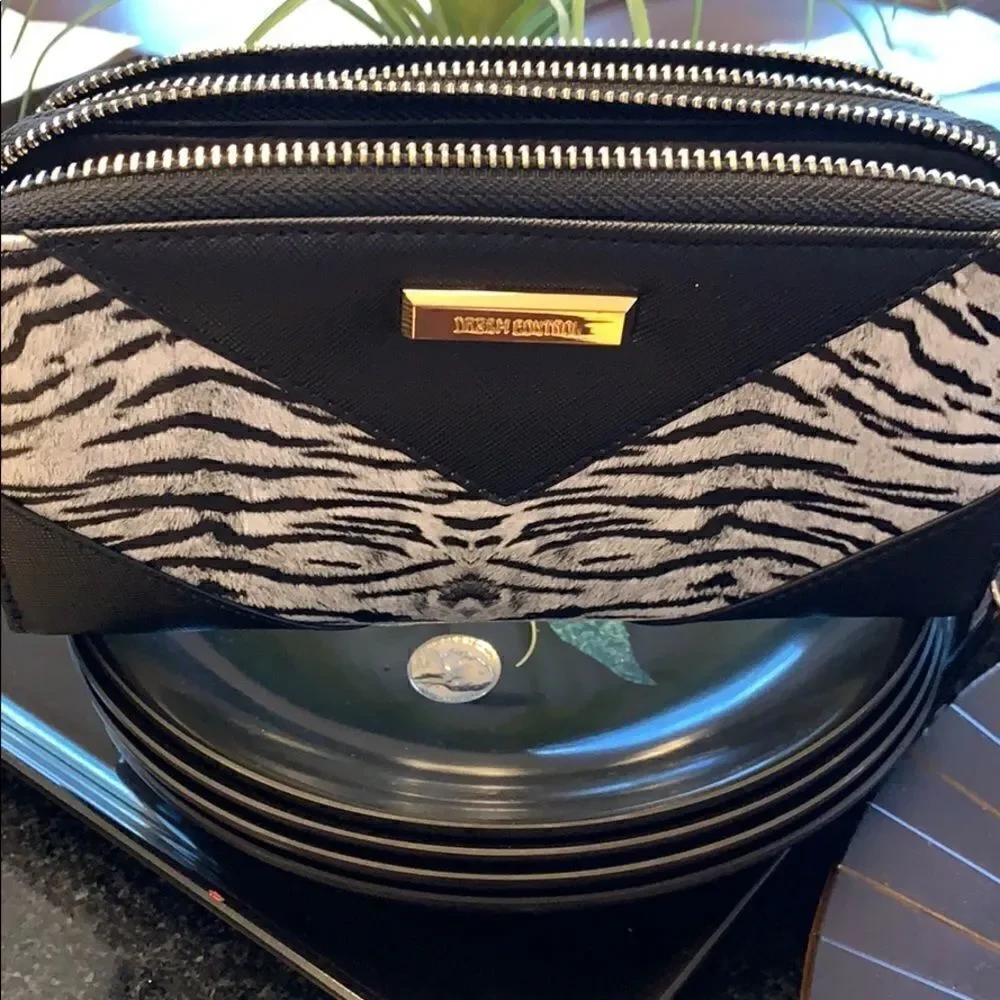 Dream Control animal print wallet NWOT